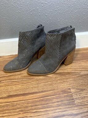 Madden Girl Studded Ankle Boots size 6 (SKU 152)